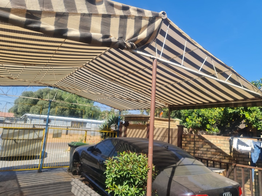 4 Bedroom Property for Sale in Oos Einde North West